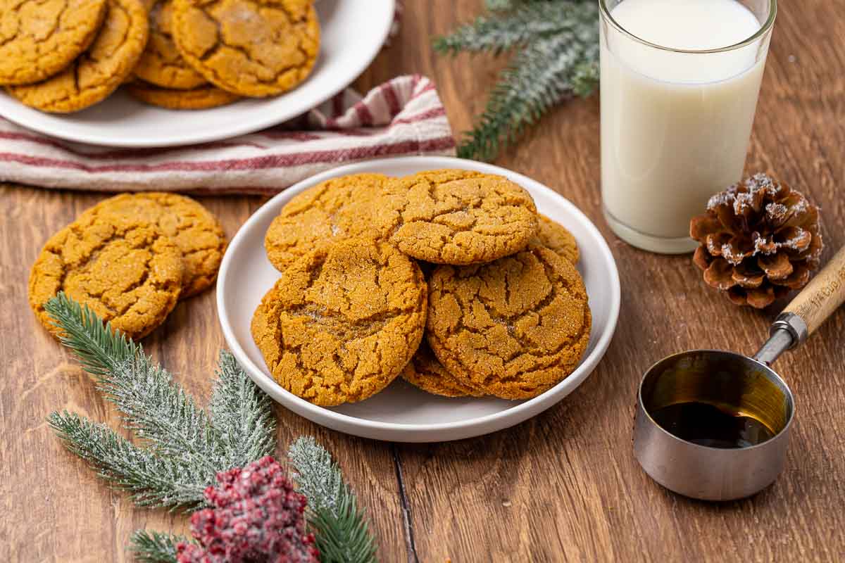 Old-Fashioned Molasses Cookies: Perfectly Spiced, Deep Flavor